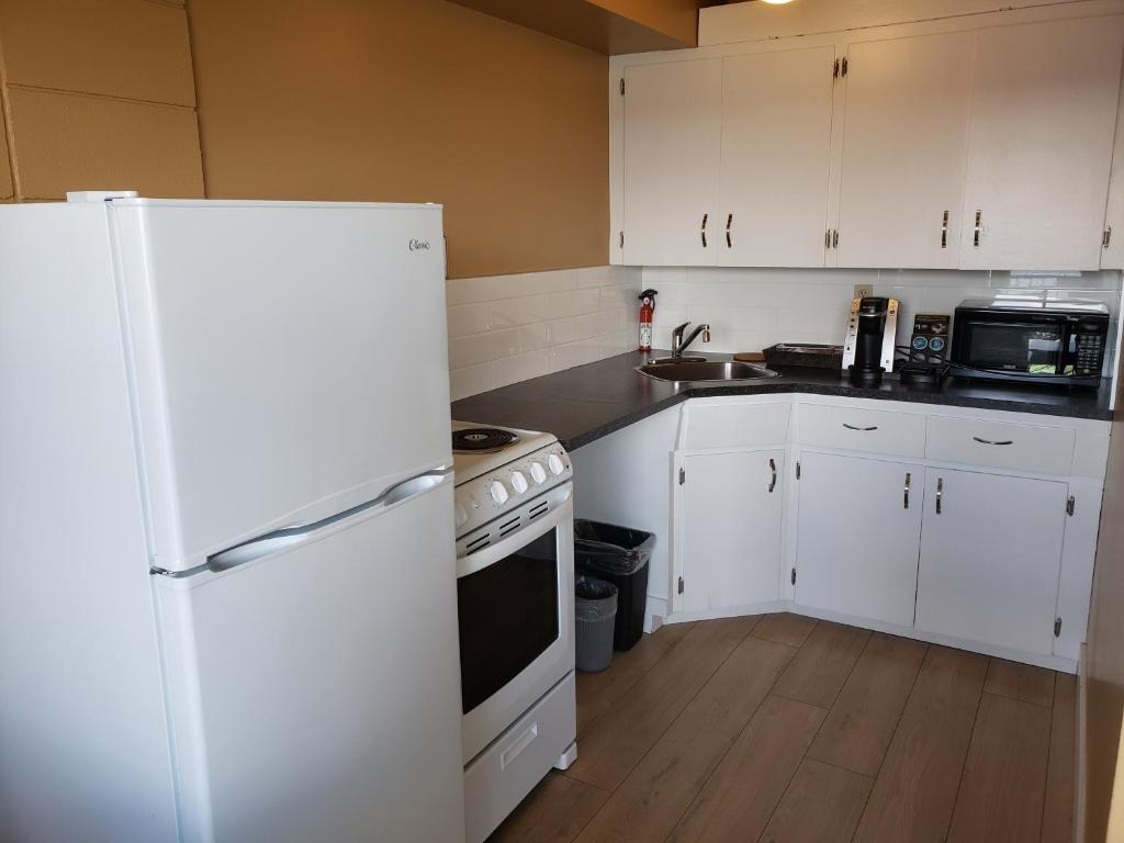 Oceanfront Full Kitchen Suite with Private Balcony 2 Queen - Photo 21